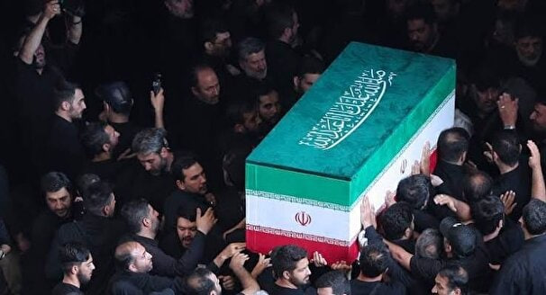 آخرین وداع با رهبر شهید؛ آغاز مراسم تشییع پیکر مطهر در تهران با حضور میلیونی عزاداران